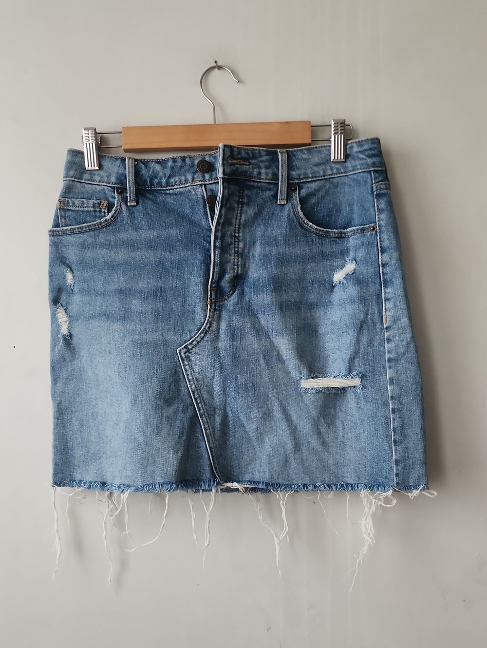 Old Navy Light Blue Distressed Denim Mini Skirt with Frayed Hem. New Without Tag